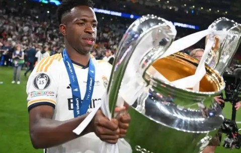 维尼、巴佩如何选择？阿韦洛亚参考：弗格森如何选择鲁尼、C罗