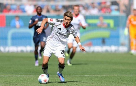 3-1，27岁日本球星闪耀德甲：飙无敌世界波 双响炮，率队升至第一