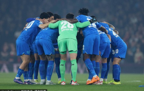 酋长球场失守，阿森纳争冠路遇坎坷：约克雷斯抱怨场地，曼城虎视眈眈