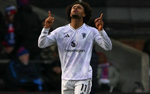 罗马求购齐尔克泽报价曝光！破荒反令曼联两难，阿莫林将定卖不卖