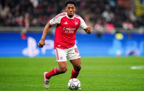 死敌截胡！曼联突袭阿森纳新星，左后卫转会暗战打响