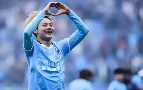 毛伟杰6月份将以400万转会费加盟德甲多特蒙德！新东家承诺核心位置，却被辟谣