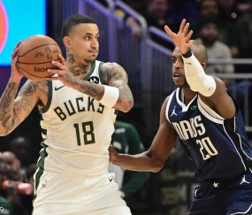 库兹马20分弗拉格19+10 雄鹿胜独行侠