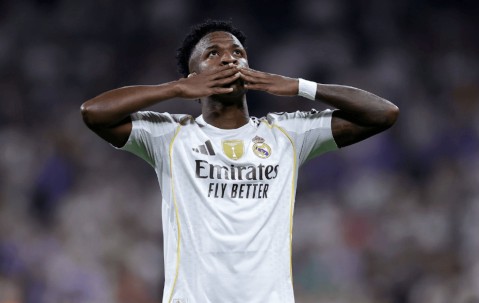 维尼修斯双响+造红牌！姆巴佩破门伤退，皇马3-1黄潜重返西甲第一