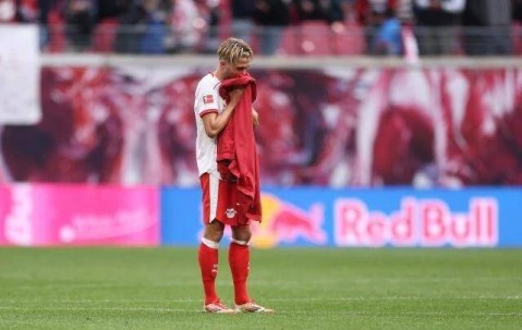 德甲：莱比锡主场金身告破跌第四，拜仁躺赢9分优势，争冠悬念真没了？