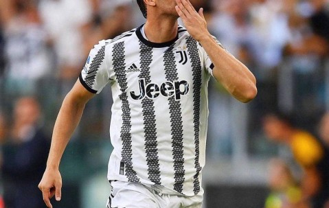 巴萨与AC米兰争夺弗拉霍维奇 意甲金靴选择前往沙特，薪水高达五倍